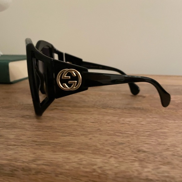 Like new Gucci oversized sunglasses - Picture 7 of 14
